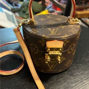 🐺🚨💥Louis Vuitton Monogram Round Crossbody Case - lipstick and mirror case💥🚨🐺
